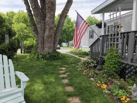 45 Woodside Dr, Lisbon, ME 04250