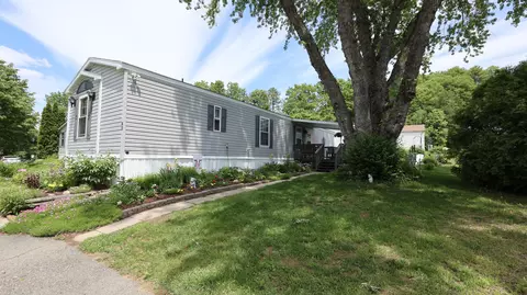 45 Woodside Dr, Lisbon, ME 04250