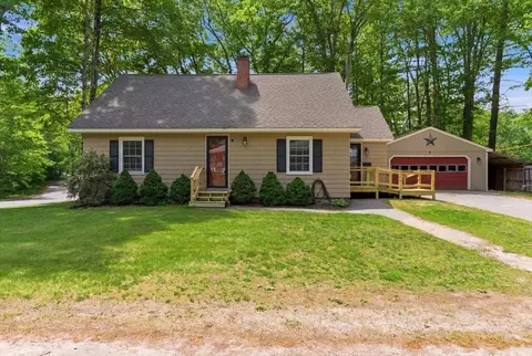 7 1st St, Lisbon, ME 04252