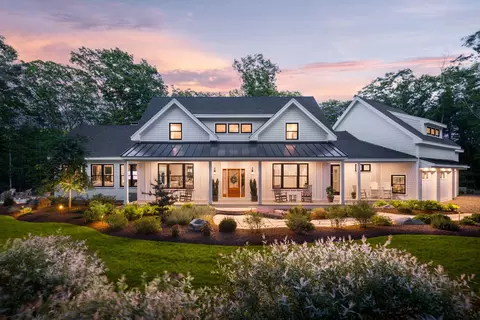 5 Primrose Ln, Cape Neddick, ME 03902