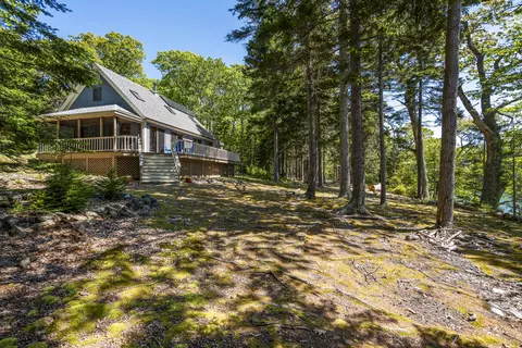 39 Birch Island S St, Harpswell, ME 04079