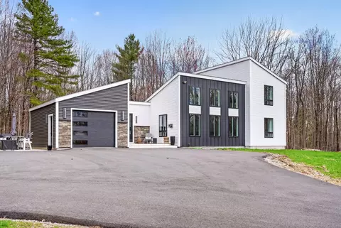 672 Danville Corner Rd, Auburn, ME 04210