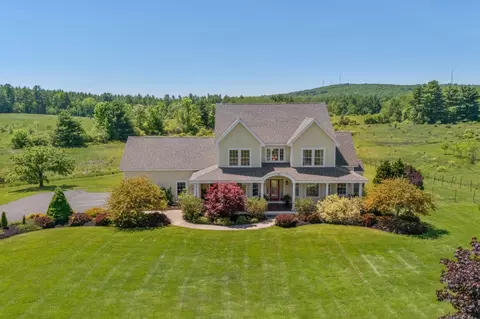 18 Linsausiq Way, Falmouth, ME 04105