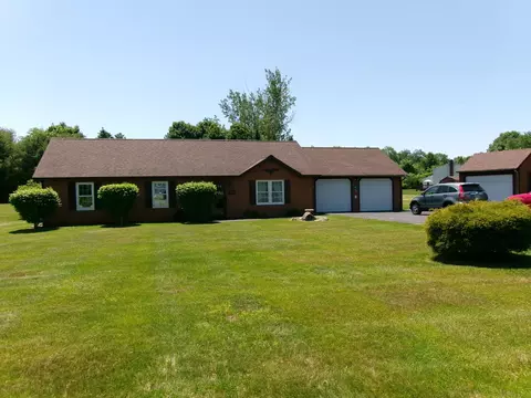 8 Chadwick Hill Dr, China, ME 04358