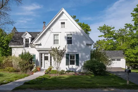 23 School St, Stonington, ME 04681