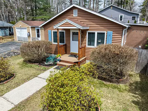 28 Cookman Ave, Old Orchard Beach, ME 04064
