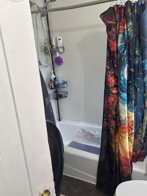 Bath - 28 Cutts St, Biddeford, ME 04005 photo 2 of 2