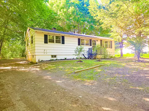 26 Old County Rd, Hampden, ME 04444