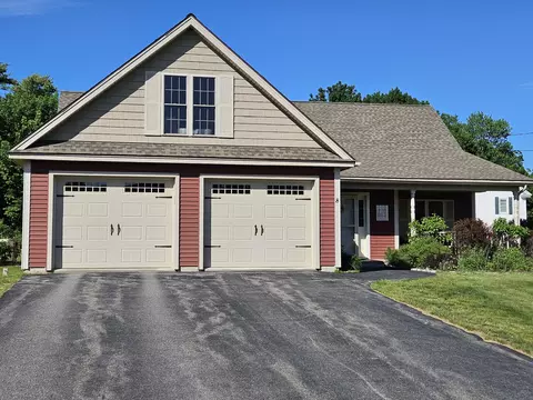 8 Chickadee Ln, Hampden, ME 04444