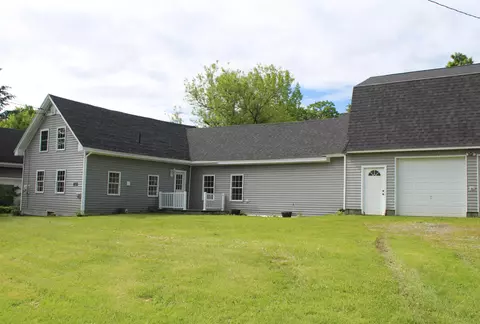 872 Main Rd W, Carmel, ME 04419