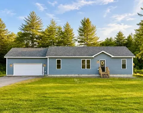 28 Coe St, Auburn, ME 04210