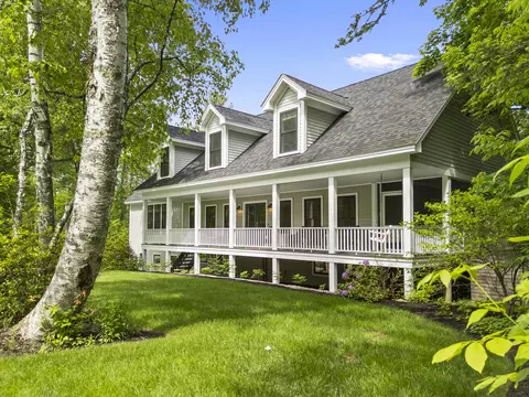 4 Forest Glen Dr, Rockport, ME 04856