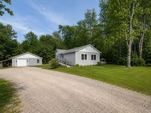 681 Ellsworth Rd, Blue Hill, ME 04614