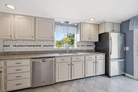 Kitchen - 33 Mclellan Rd, Gorham, ME 04038 photo 1 of 3