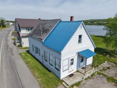 453 Main St, Saint Agatha, ME 04772
