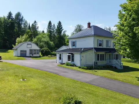 30 Benjamin St, Mars Hill, ME 04758
