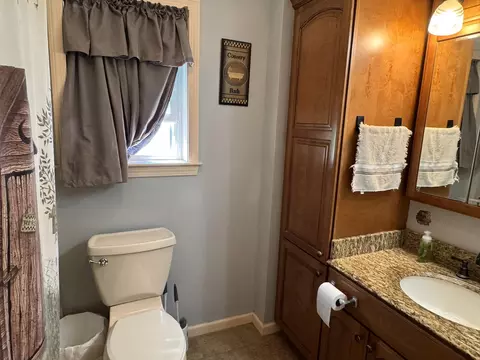 Bath - 30 Benjamin St, Mars Hill, ME 04758 photo 3 of 4