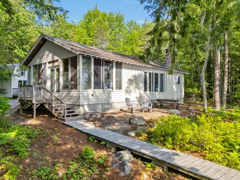 66 York Ln, Rome, ME 04963