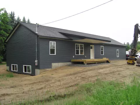 19 Thurlow Dr, Oxford, ME 04270