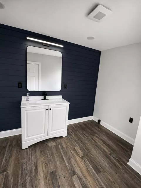 Bath - 113 Eastern Ave, Augusta, ME 04330 photo 1 of 6