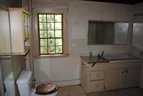Bath - 343 Sunset Rd, Springvale, ME 04083 photo 1 of 1