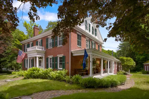 114 Main St, Orono, ME 04473