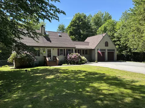 17 Curtis Rd, Freeport, ME 04032
