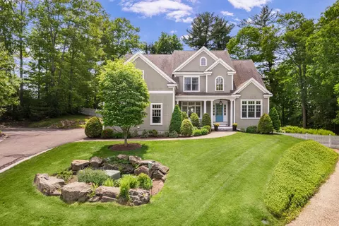 5 Tudor Dr, Kittery, ME 03904