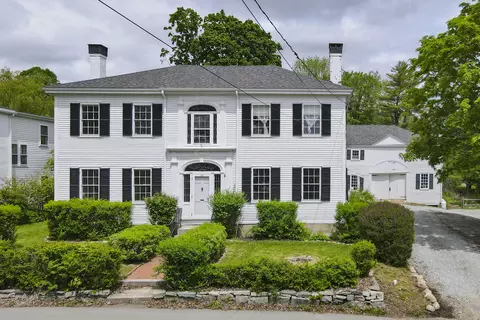 33 Main St, Thomaston, ME 04861