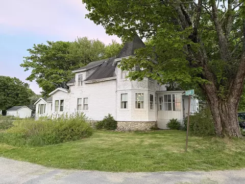 25 Pleasant St, Vinalhaven, ME 04863