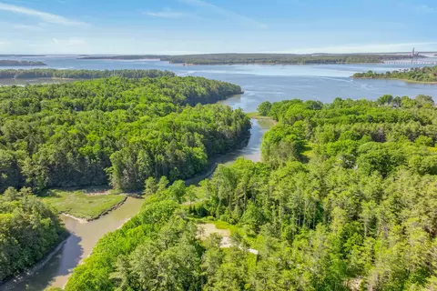29 Crows Nest Dr, Freeport, ME 04032
