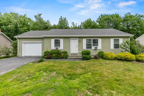 14 Fox Hollow Dr, Auburn, ME 04210