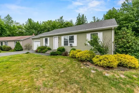 14 Fox Hollow Dr, Auburn, ME 04210