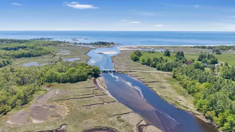 1 Friendly Pines Ln, Kennebunk, ME 04043