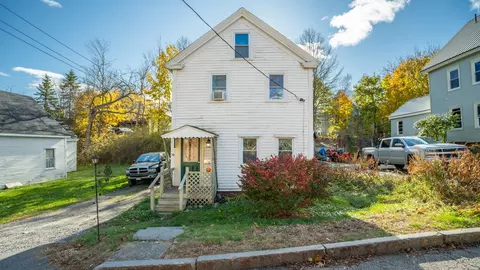 18 Weymouth St, Richmond, ME 04357