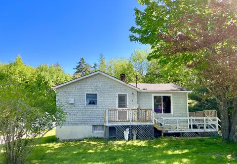 4 Long Pond Rd, Southwest Harbor, ME 04679