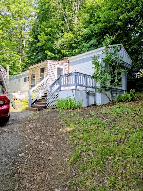 7 Whitman St, Mexico, ME 04257
