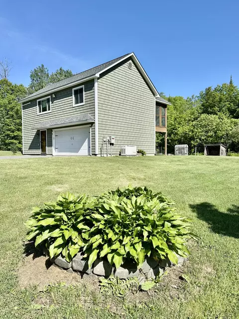 2 Back Rd, Abbot, ME 04406