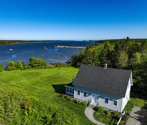 17 Water St, Milbridge, ME 04658