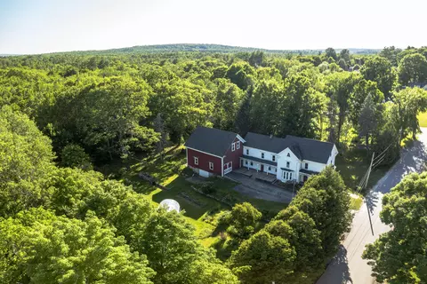 26 Mitchell St, Mechanic Falls, ME 04256