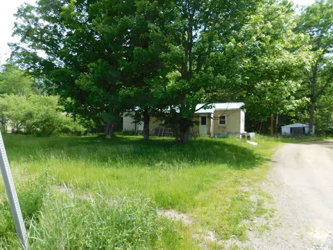159 Commercial St, Hartland, ME 04943