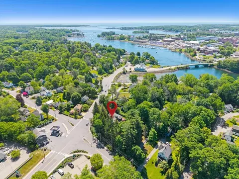 52 Whipple Rd, Kittery, ME 03904