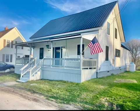 54 Third St, Eastport, ME 04631