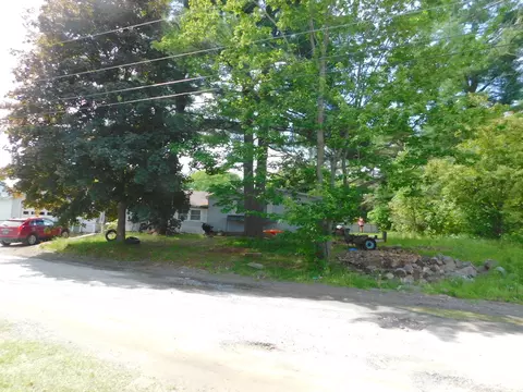 13 Connell Rd, Hartland, ME 04943