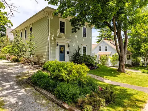 5 Pearl St #2, Camden, ME 04843