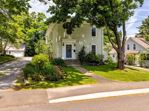 5 Pearl St #2, Camden, ME 04843