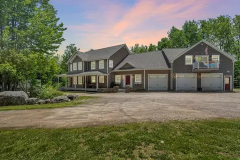 207 N Auburn Rd, Auburn, ME 04210