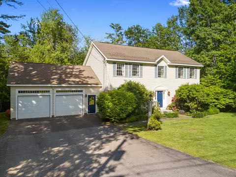 20 Forest Glen Dr, Rockport, ME 04856