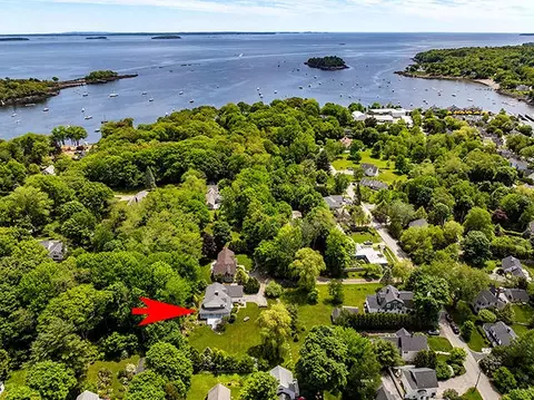 8 N Lewis Ave, Camden, ME 04843