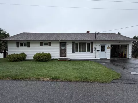 207 7th Ave, Madawaska, ME 04756